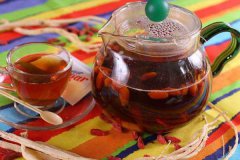 配枸杞双冰球与黑茶搭配使用可以提供清凉口感