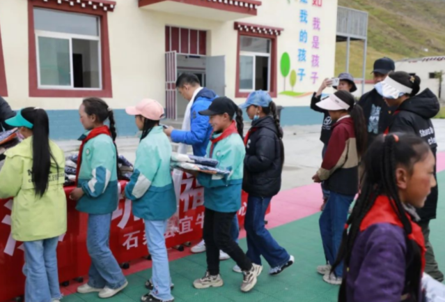 為孩子未來這應社會供給助力為孩子的成長供給