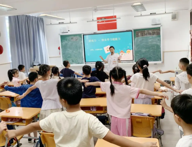 多元化的投入机制丰富课间15分钟的活动类型激发