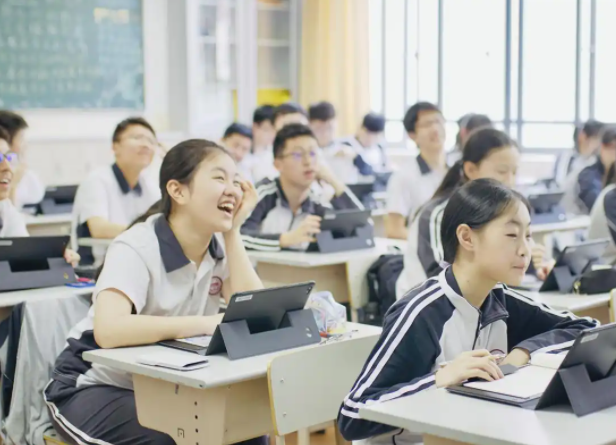 课程群组让学生在自主选择主动参与中充沛开发