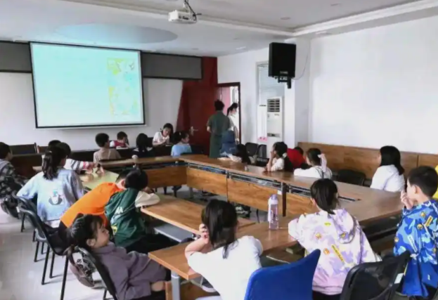 联动企业与高校建立成长渠道为学生提供多元化