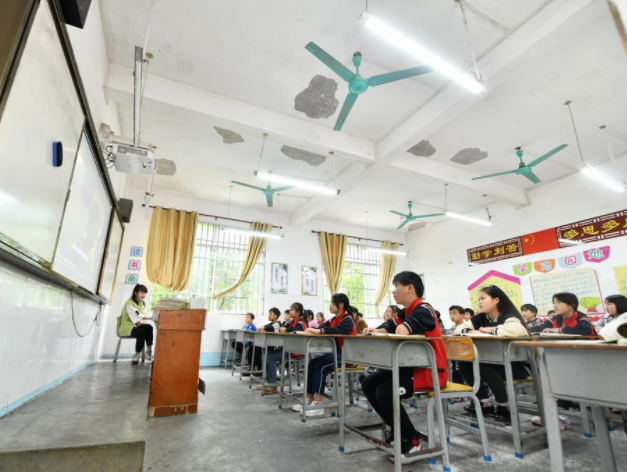 努力打好教育翻身仗人投入不够一直是困扰教育