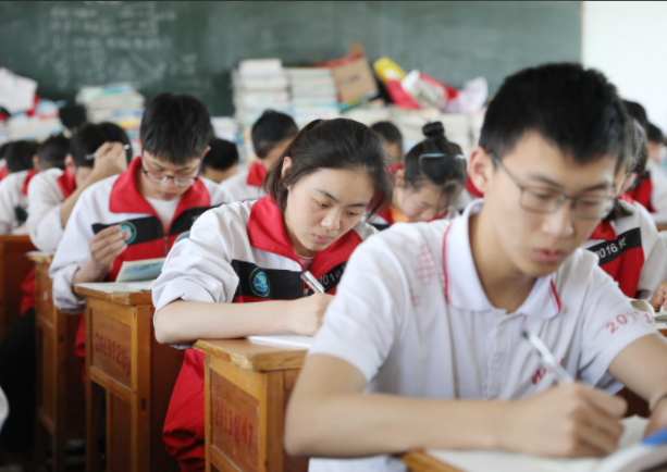 阻塞缝隙加强对招生进程的全方位监管筑牢教育