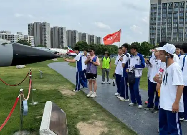 重教传统推动全社会进一步构成关心保护与尊重