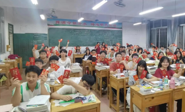 全部为了学生进一步触碰和感知到教师群体的价