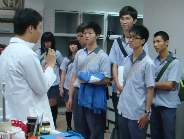 前瞻配备教育资源进步资源供应建立高中学龄人