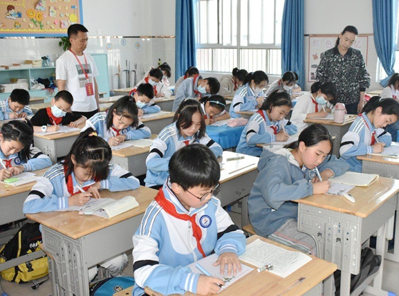 减轻课业负担促进学生全面发展研讨会采用人机