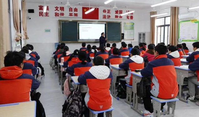 耐心交流解说科创教育对孩子归纳才能创新思维